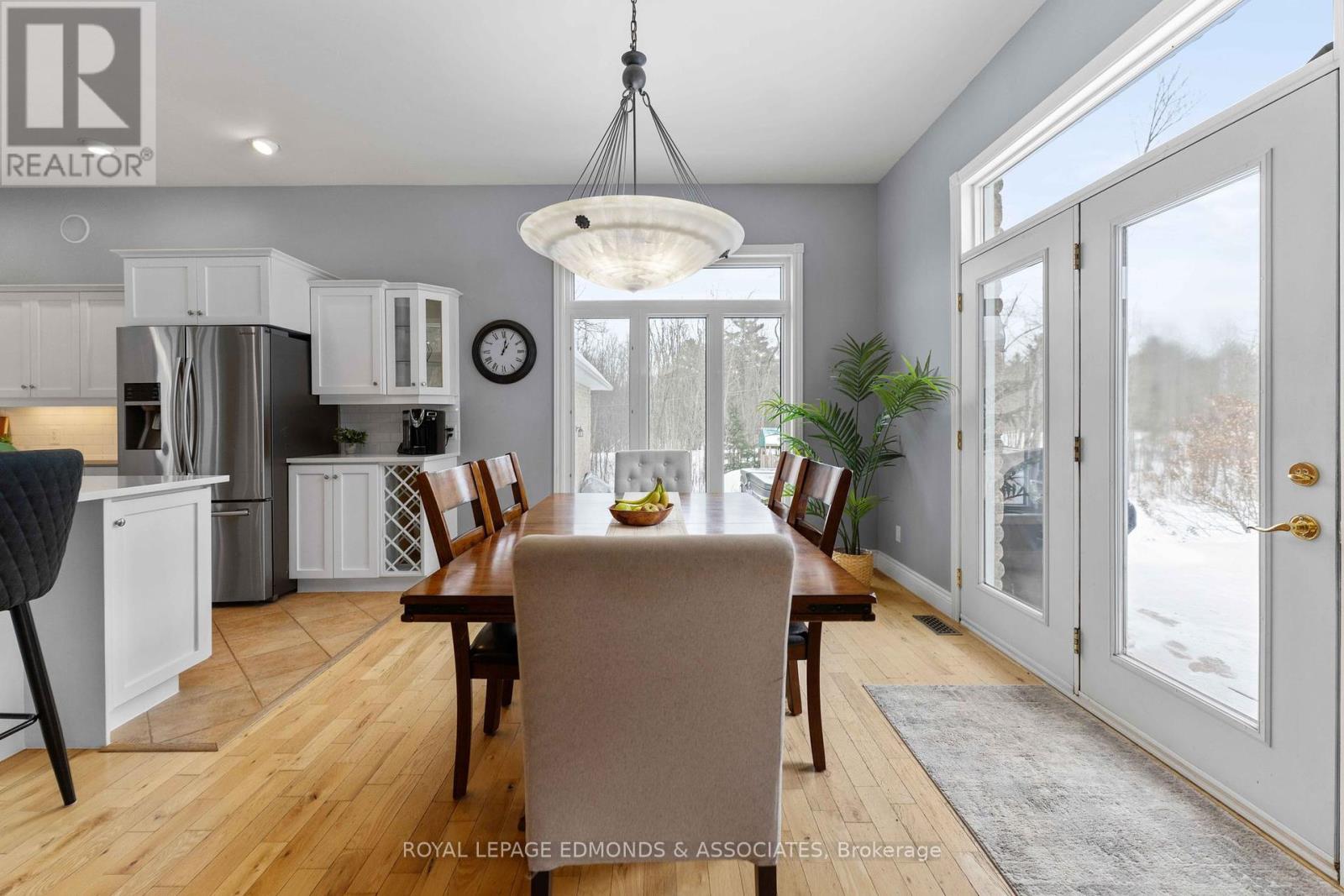 Photo 45 of 50 Blue Danube Way, Laurentian Valley ON