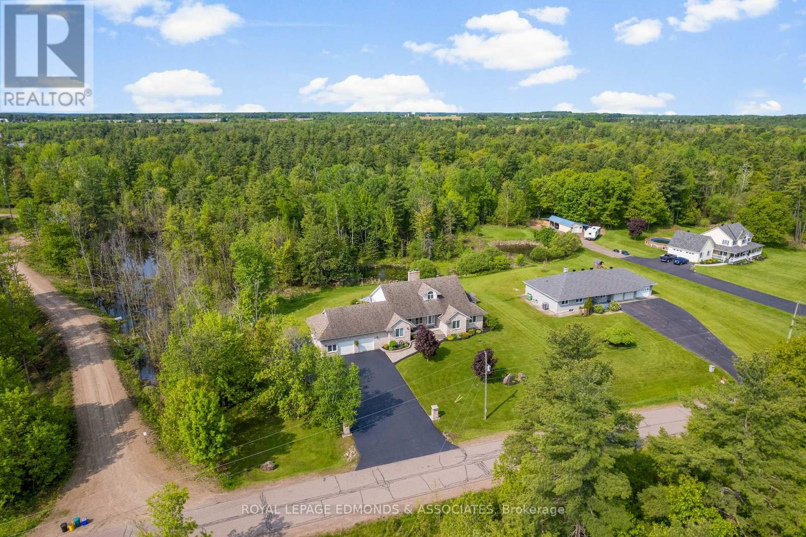 Photo 1 of 50 Blue Danube Way, Laurentian Valley ON