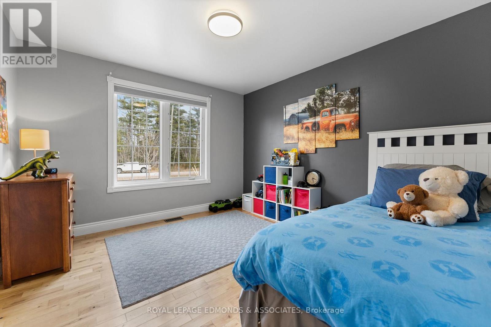 Photo 42 of 50 Blue Danube Way, Laurentian Valley ON