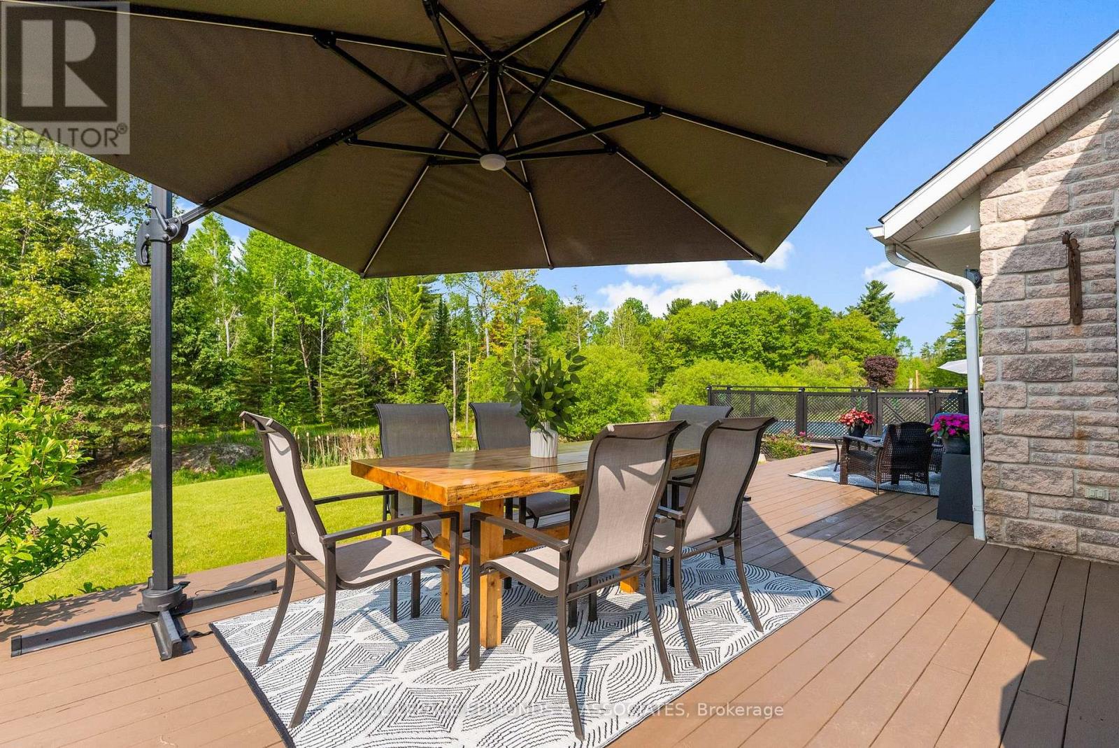 Photo 10 of 50 Blue Danube Way, Laurentian Valley ON