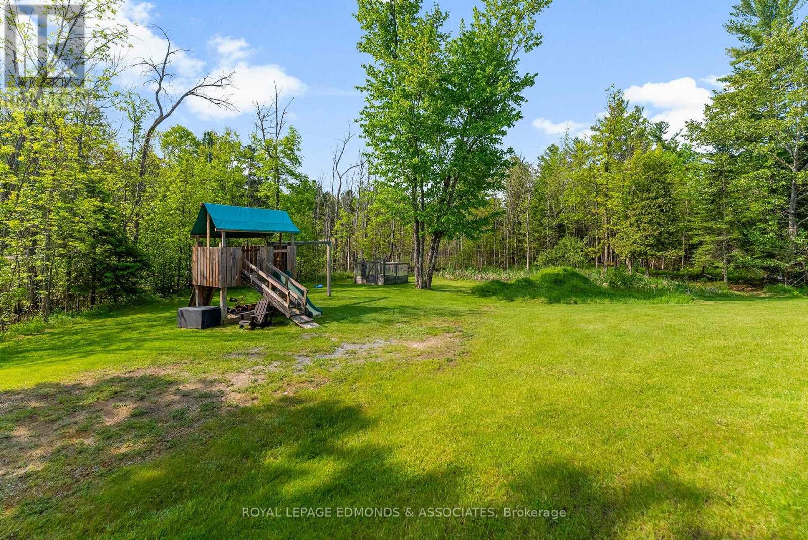 Photo 47 of 50 Blue Danube Way, Laurentian Valley ON