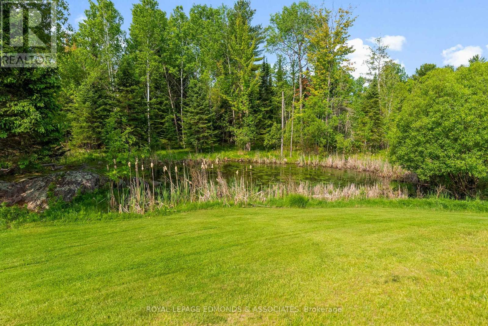Photo 17 of 50 Blue Danube Way, Laurentian Valley ON