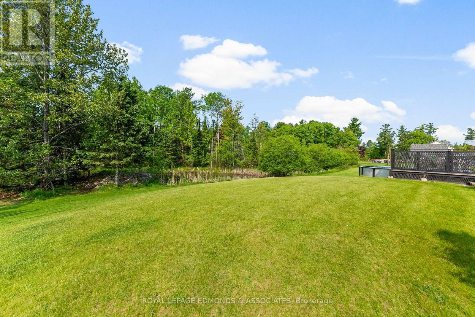 Photo 27 of 50 Blue Danube Way, Laurentian Valley ON