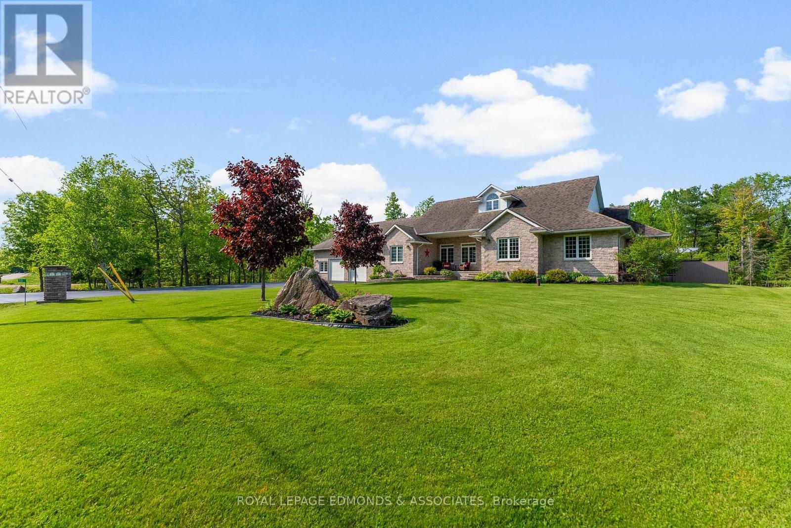 Photo 46 of 50 Blue Danube Way, Laurentian Valley ON