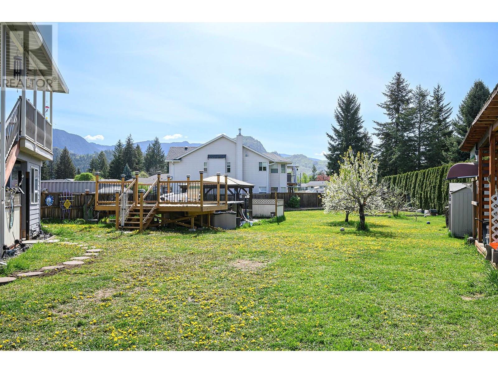 Photo 5 of 308 Robin Drive, Barriere BC