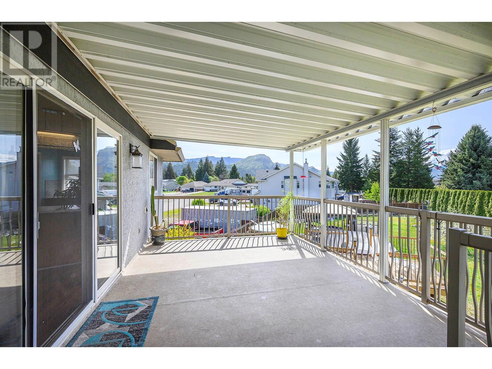 Photo 2 of 308 Robin Drive, Barriere BC
