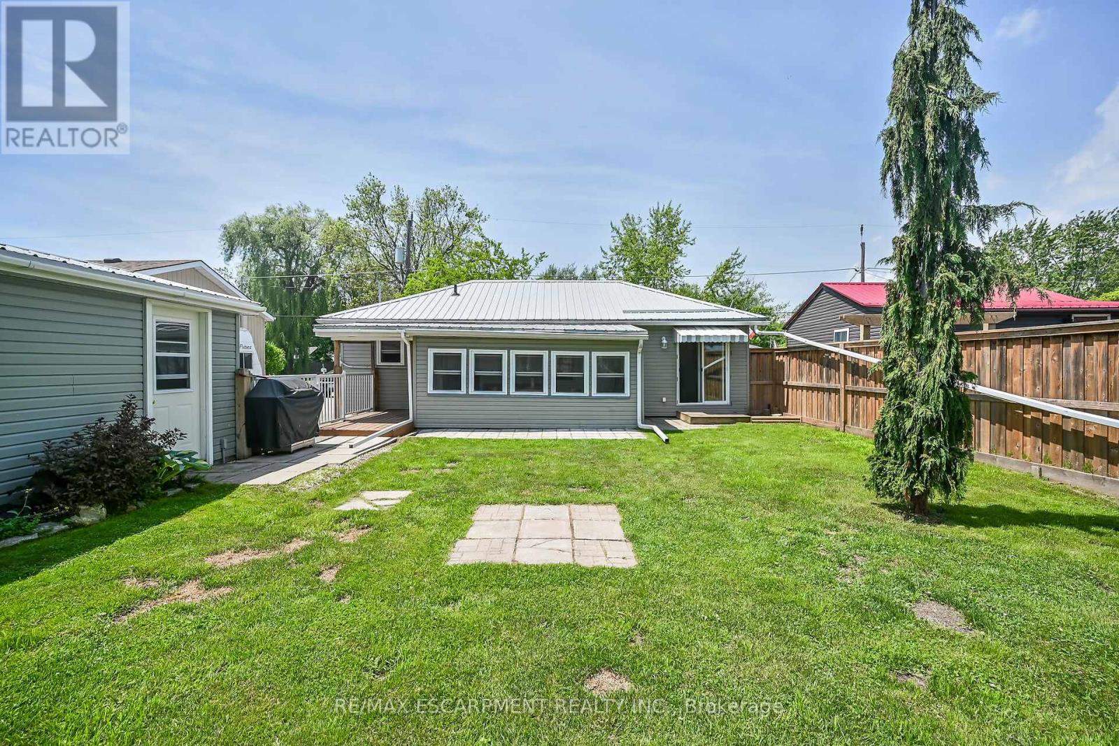 Photo 2 of 8 Witherspoon Drive, Haldimand ON