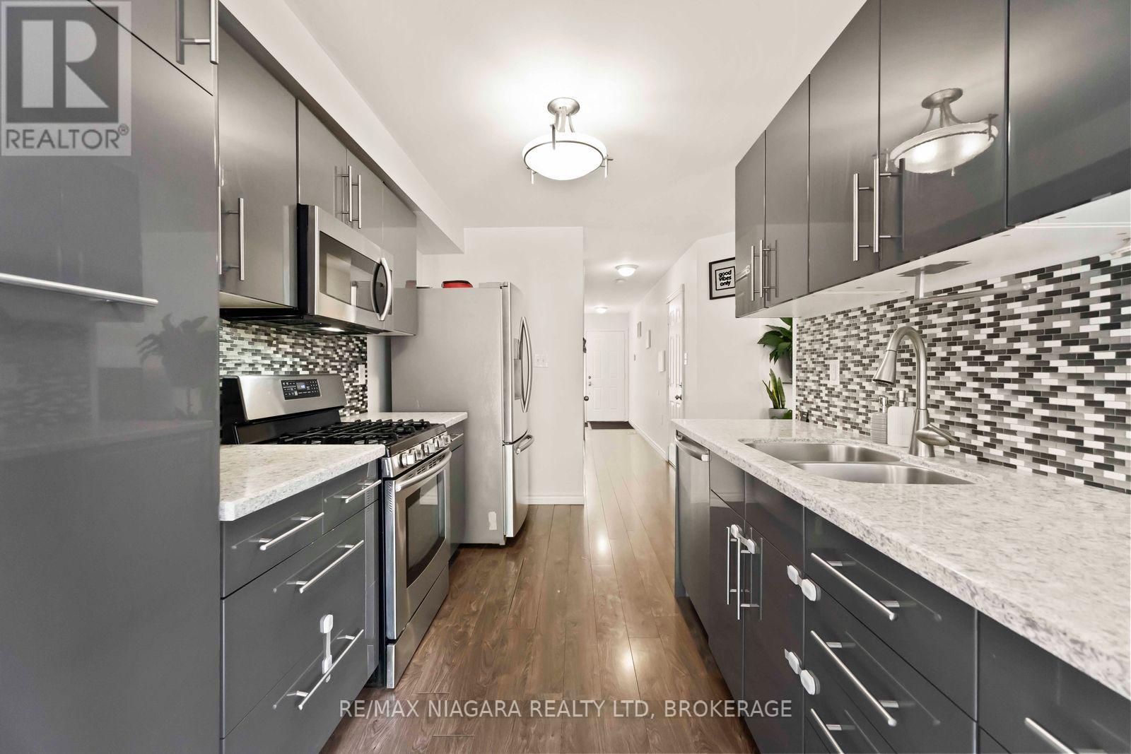 Photo 11 of 2 9 Lakeshore Road, St Catharines ON