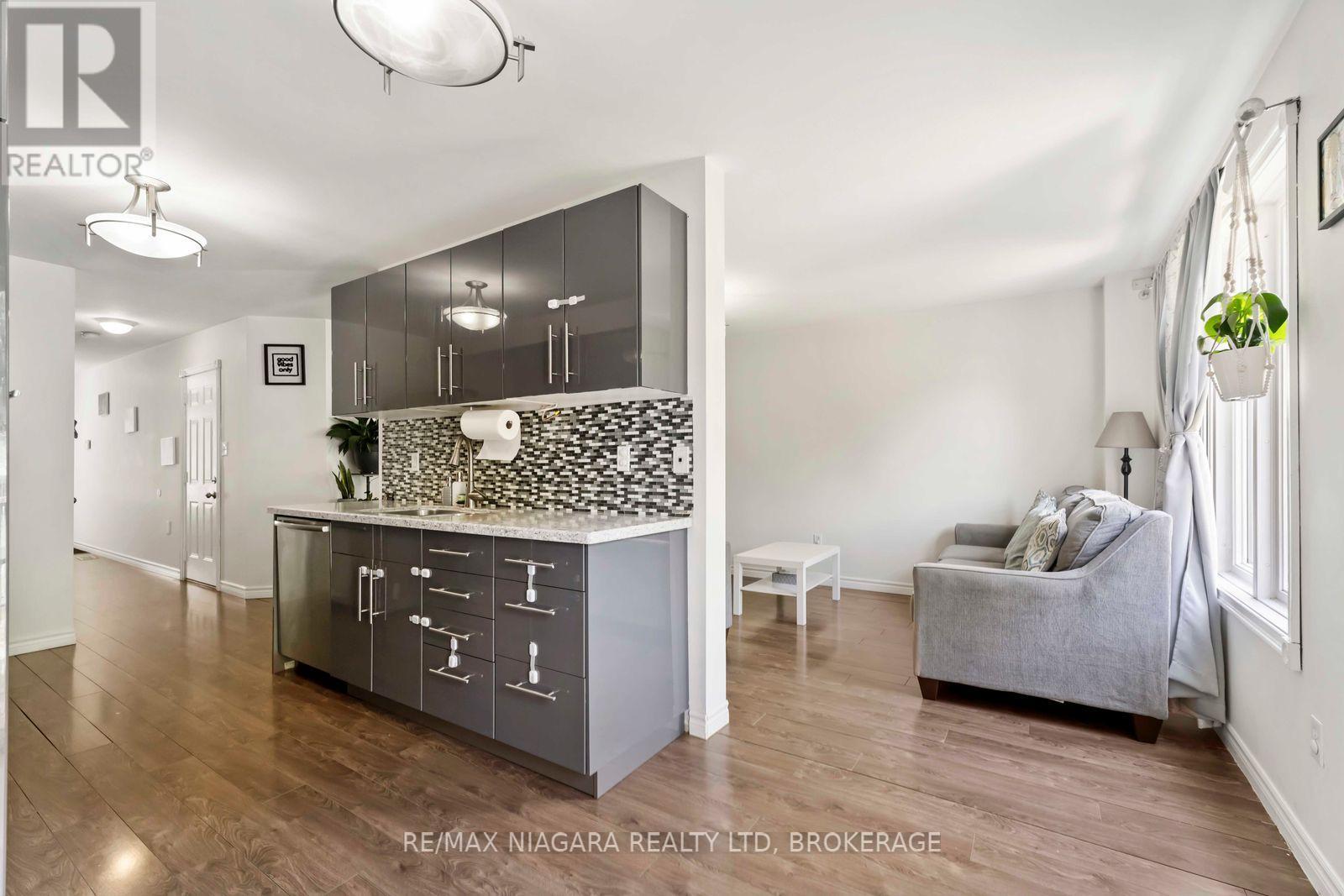 Photo 13 of 2 9 Lakeshore Road, St Catharines ON