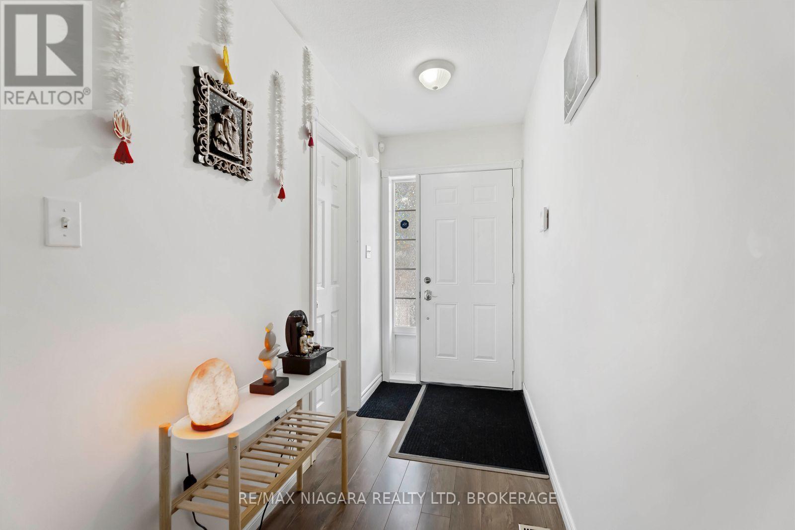 Photo 21 of 2 9 Lakeshore Road, St Catharines ON