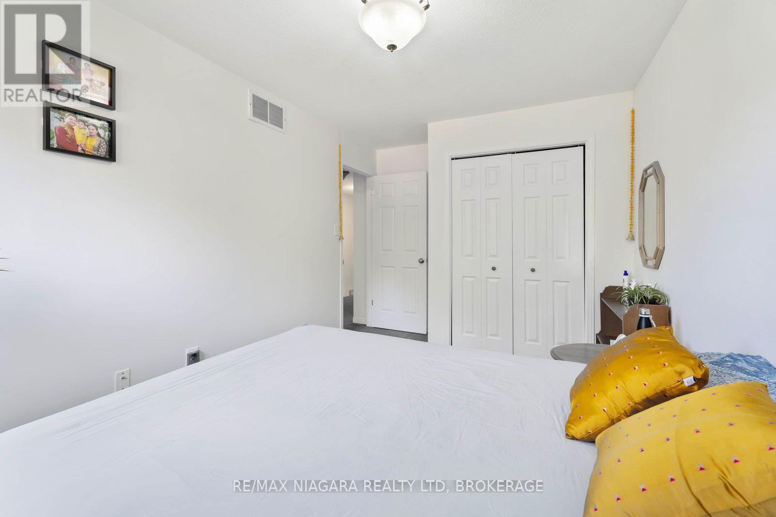 Photo 29 of 2 9 Lakeshore Road, St Catharines ON