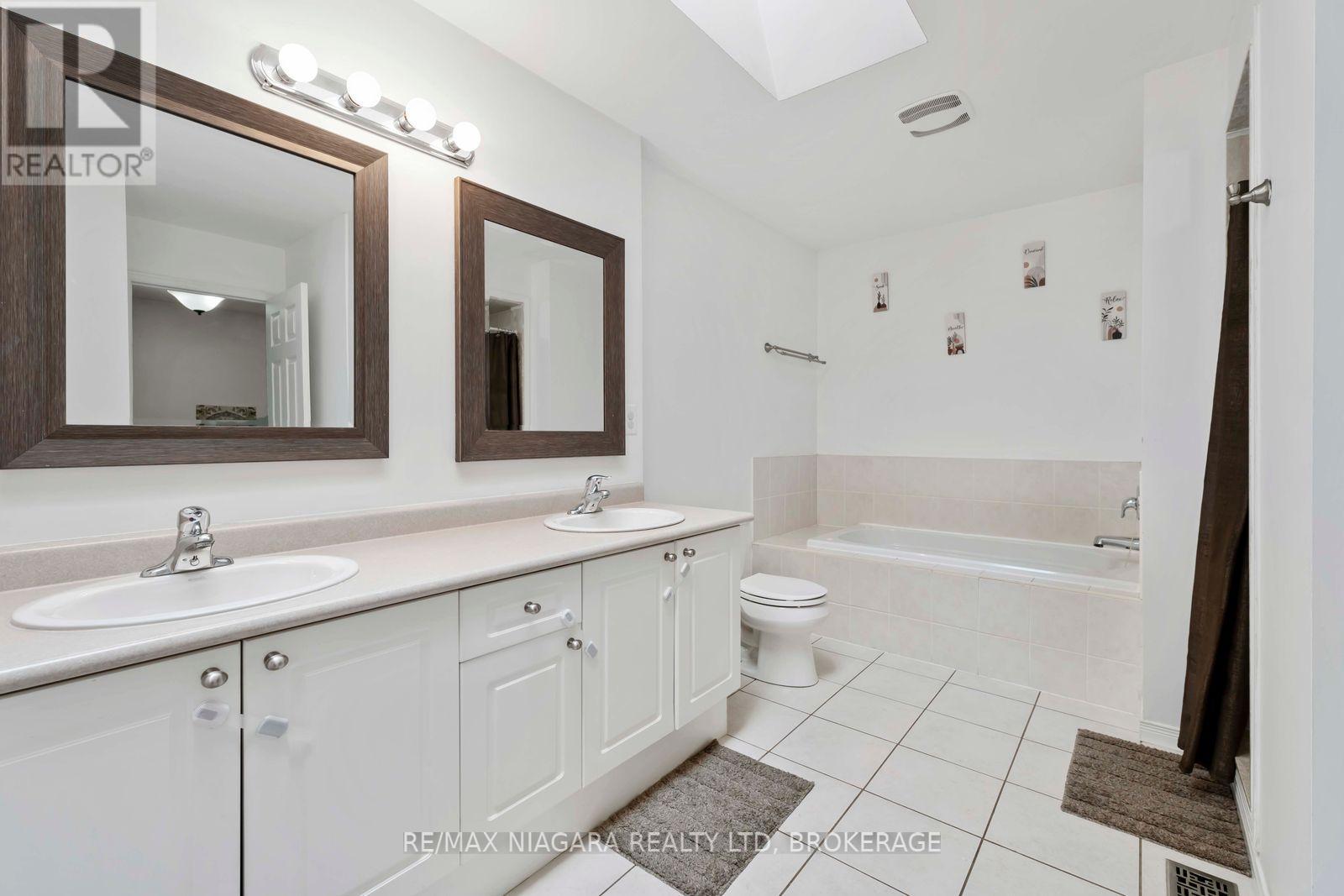 Photo 31 of 2 9 Lakeshore Road, St Catharines ON