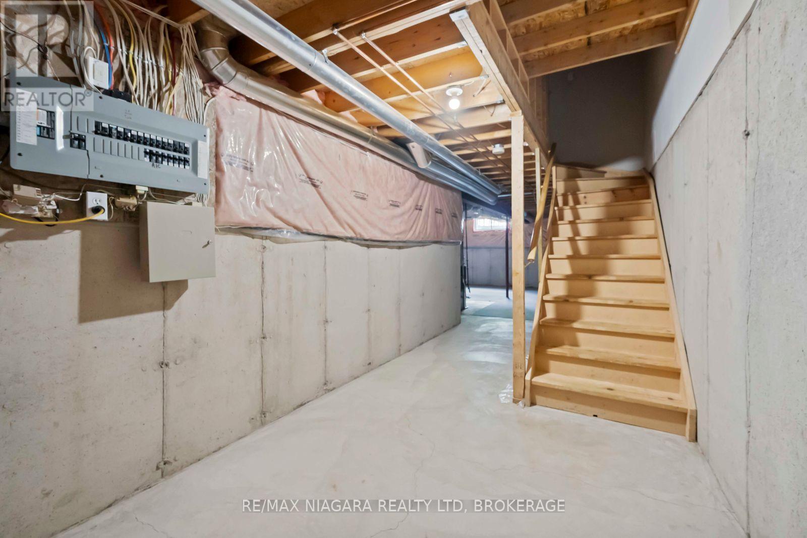 Photo 35 of 2 9 Lakeshore Road, St Catharines ON