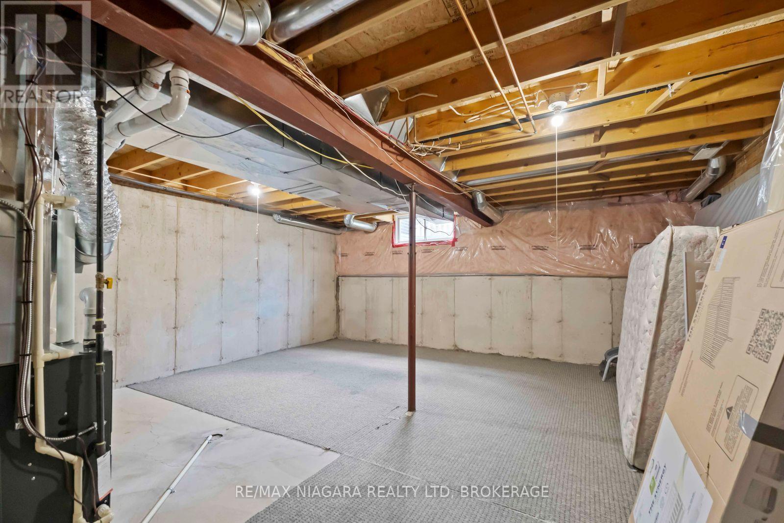 Photo 37 of 2 9 Lakeshore Road, St Catharines ON