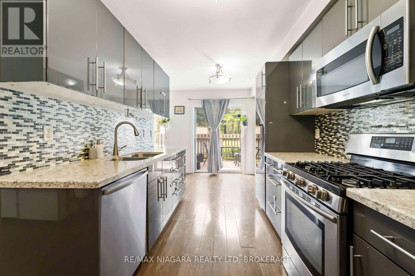 Photo 6 of 2 9 Lakeshore Road, St Catharines ON