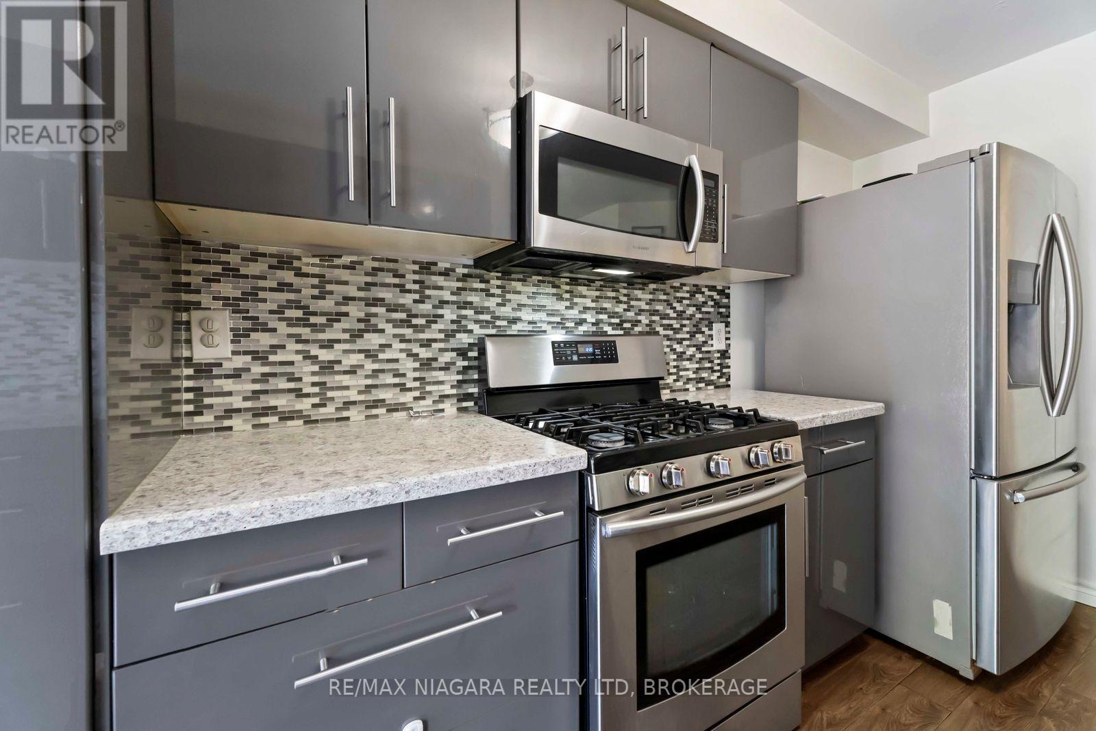 Photo 9 of 2 9 Lakeshore Road, St Catharines ON