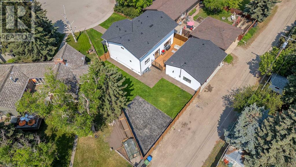 Single Family House for Sale in  Vauxhall Crescent NW Varsity Calgary 