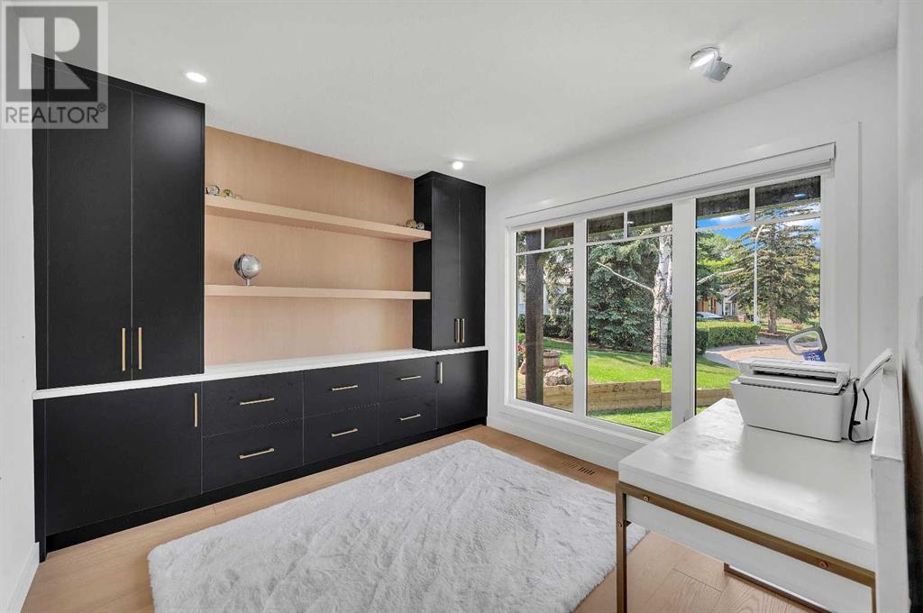 Single Family House for Sale in  Vauxhall Crescent NW Varsity Calgary 