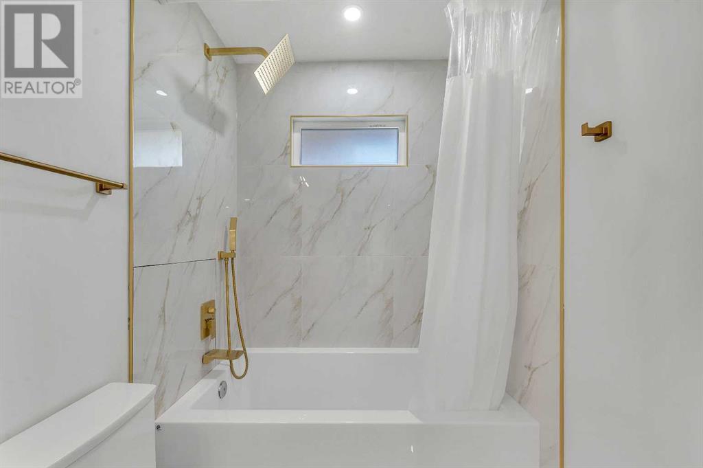 Single Family House for Sale in  Vauxhall Crescent NW Varsity Calgary 