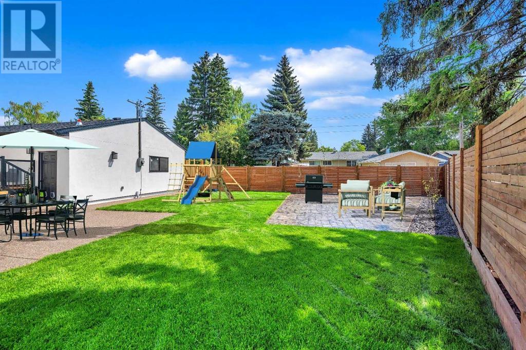 Single Family House for Sale in  Vauxhall Crescent NW Varsity Calgary 