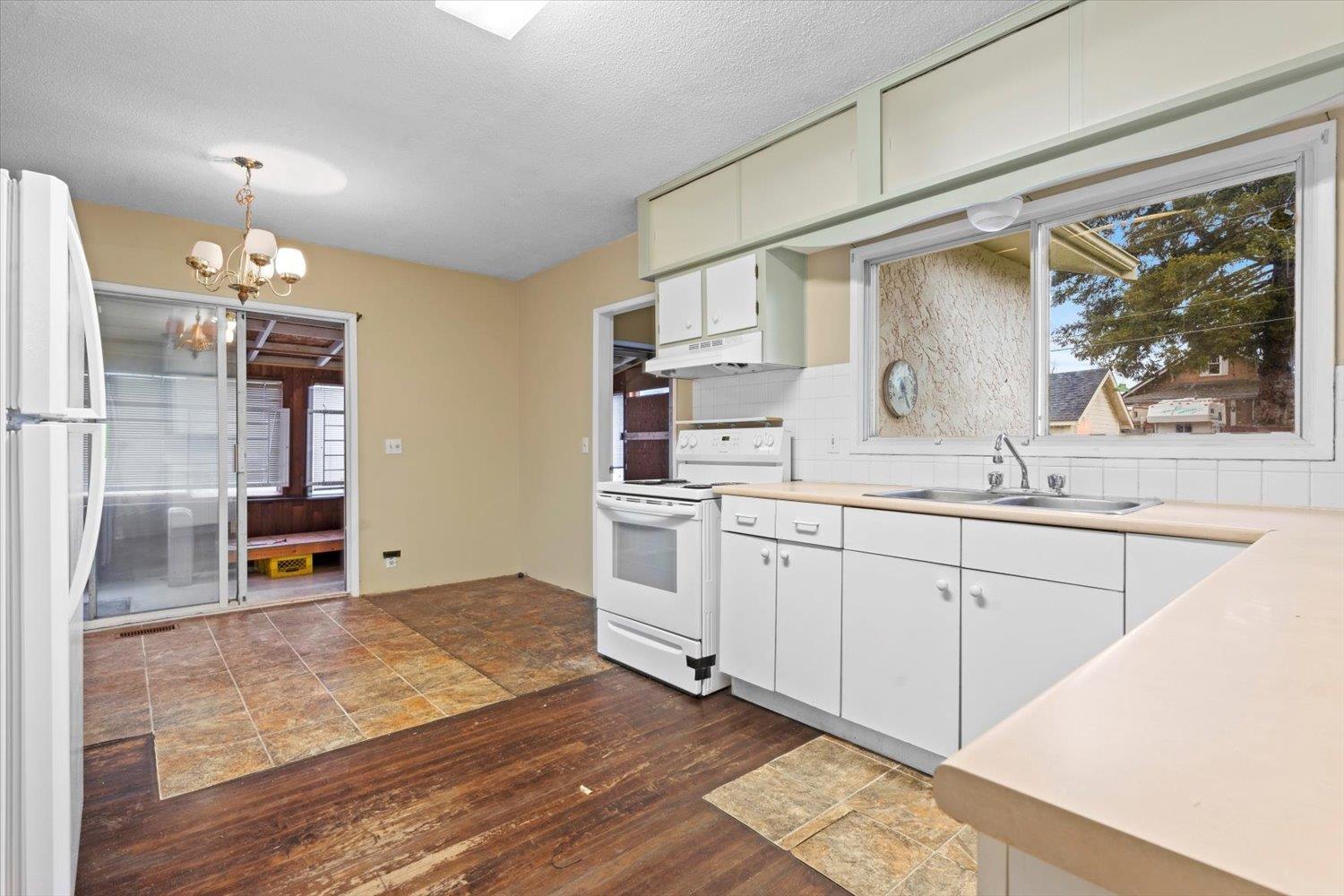 Photo 6 of 46195 Gore Avenue Chilliwack Proper East, Chilliwack BC