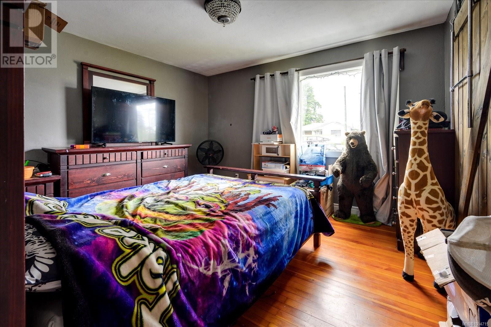 Photo 13 of 1013 Strathmore St, Nanaimo BC