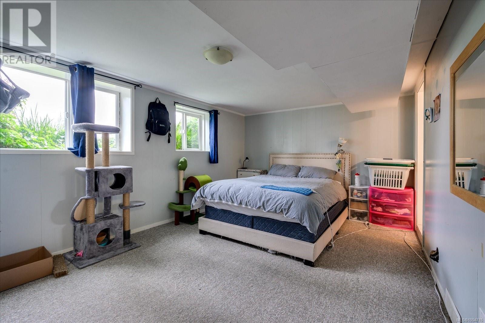 Photo 17 of 1013 Strathmore St, Nanaimo BC