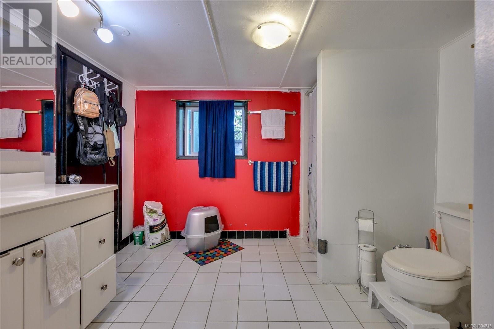 Photo 21 of 1013 Strathmore St, Nanaimo BC