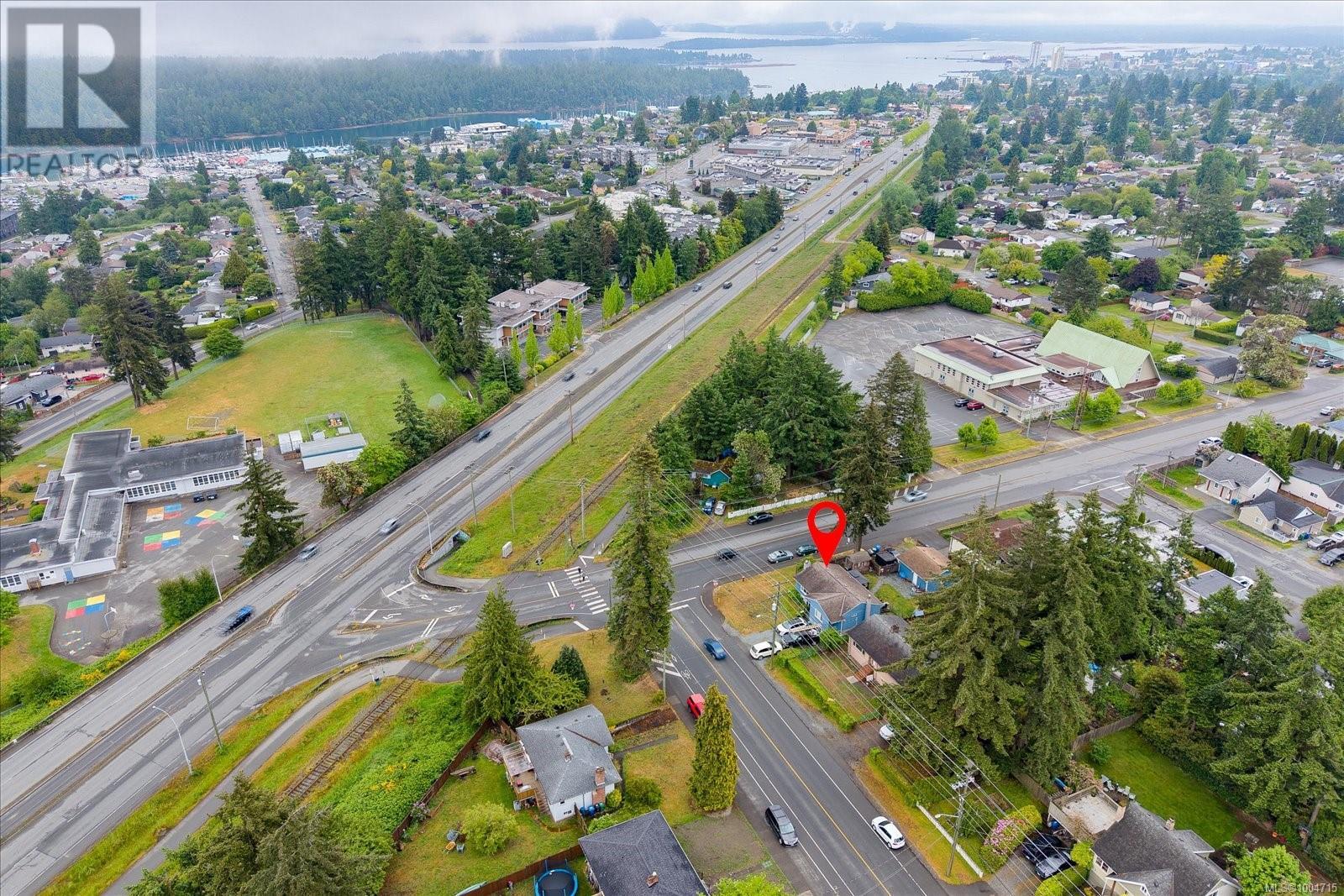 Photo 11 of 1013 Strathmore St, Nanaimo BC