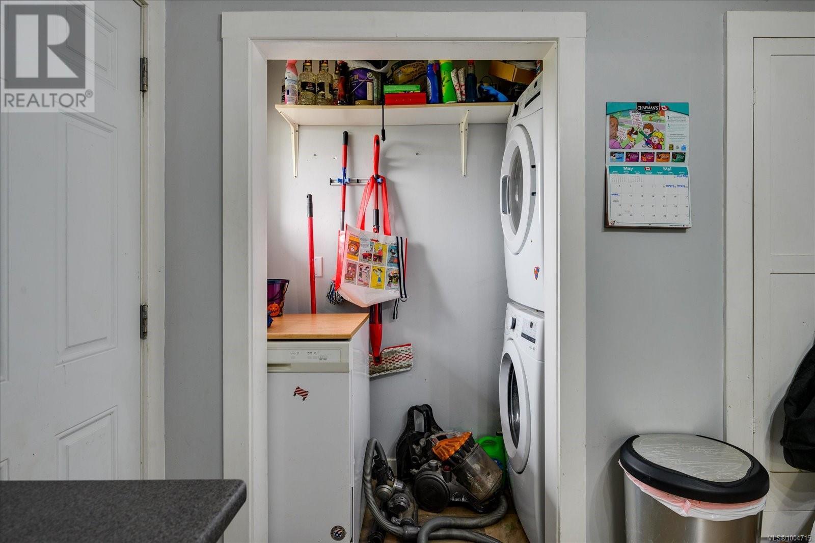 Photo 6 of 1013 Strathmore St, Nanaimo BC