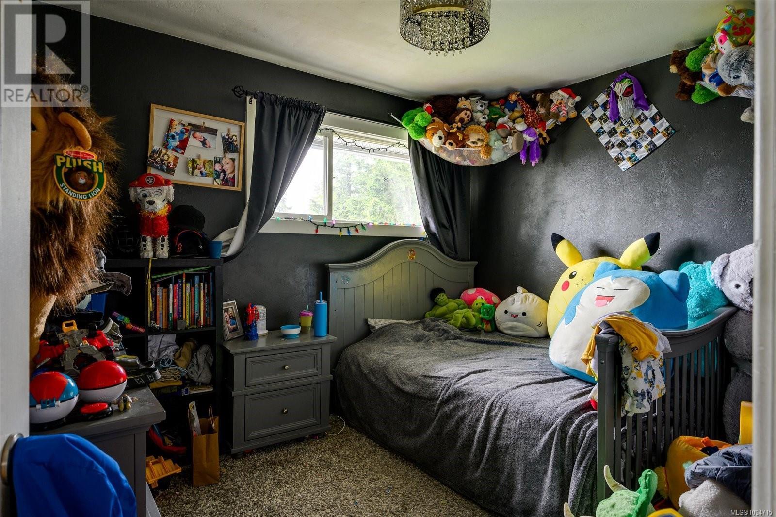 Photo 7 of 1013 Strathmore St, Nanaimo BC