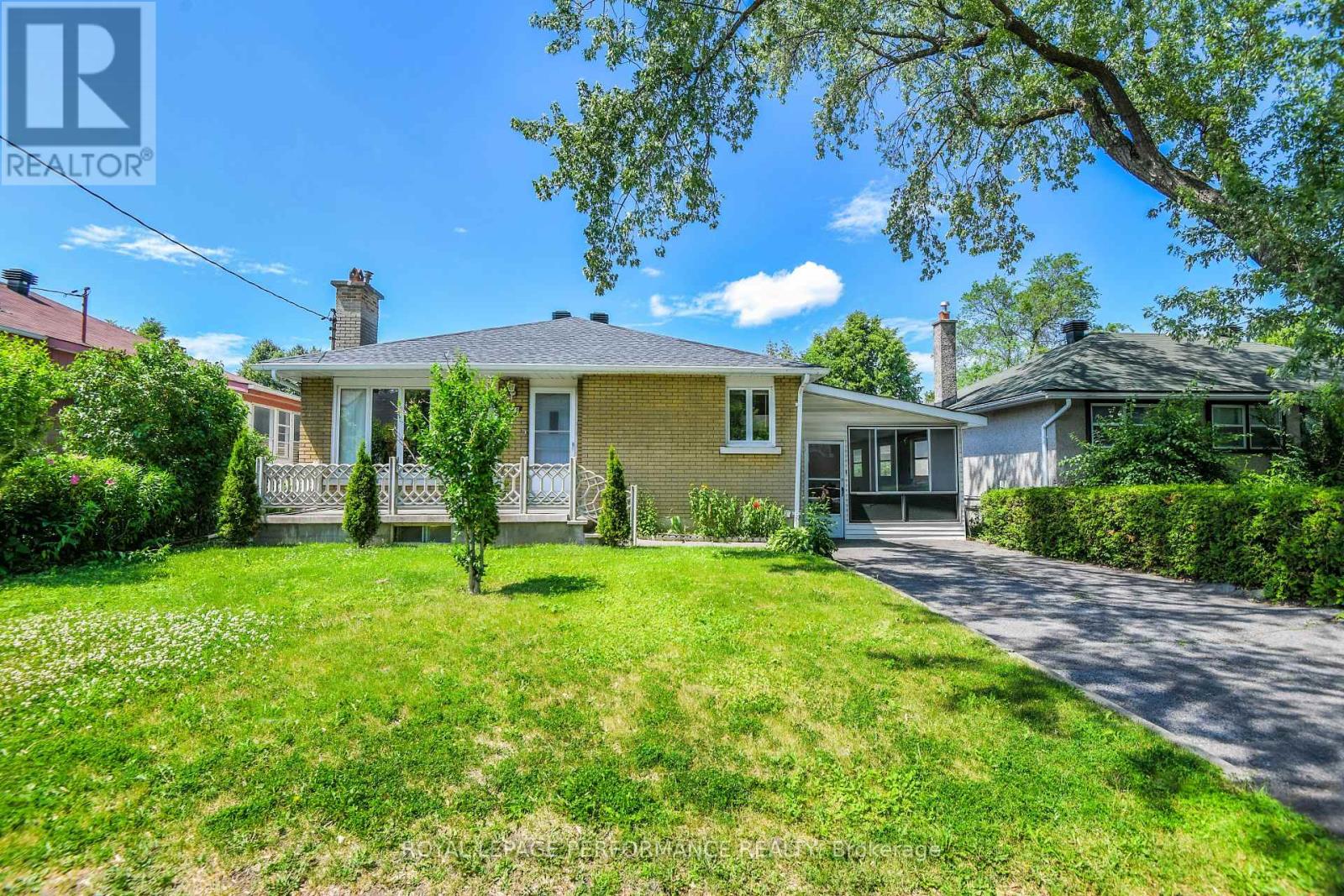 Welcome to 1379 Mayview Av