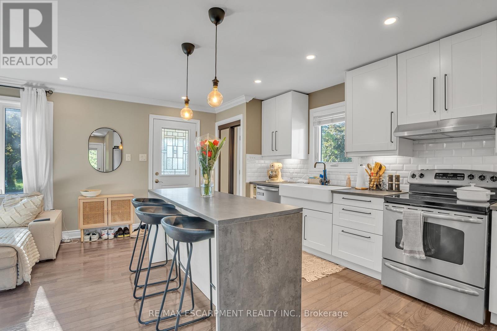 Photo 12 of 38 Eastvale Place, Hamilton ON