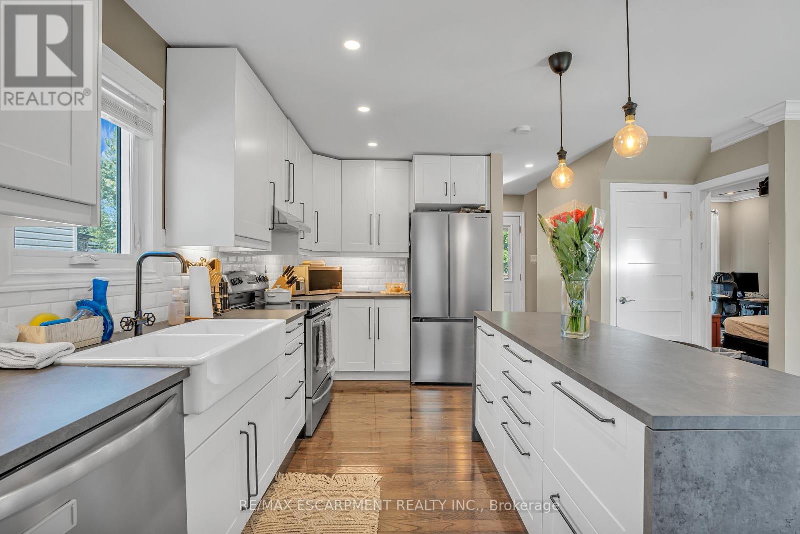 Photo 22 of 38 Eastvale Place, Hamilton ON