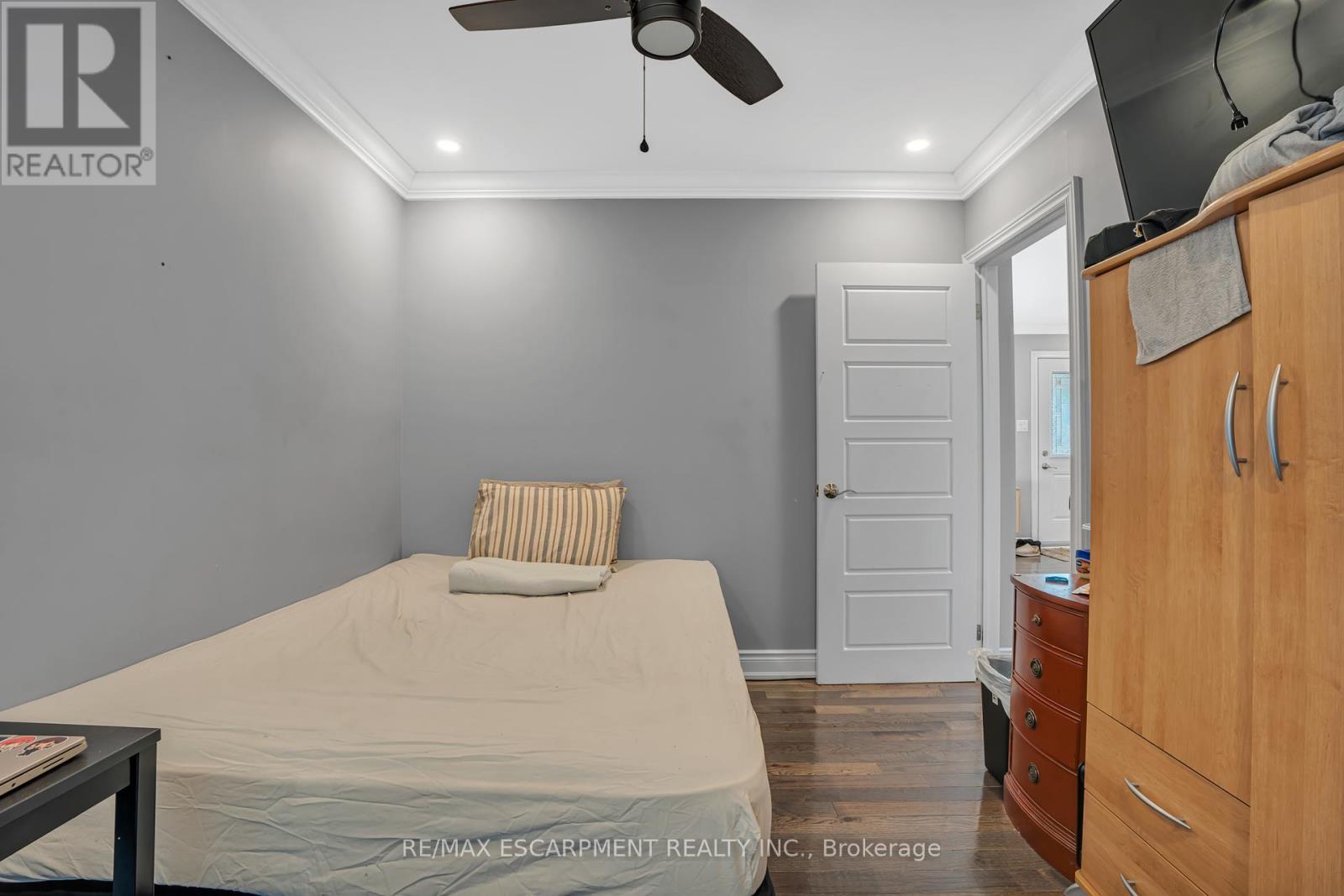 Photo 17 of 38 Eastvale Place, Hamilton ON