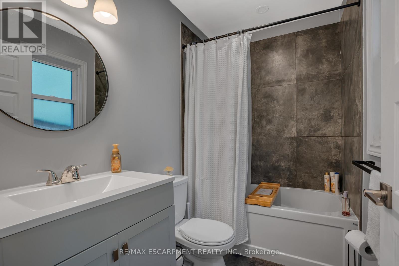 Photo 37 of 38 Eastvale Place, Hamilton ON