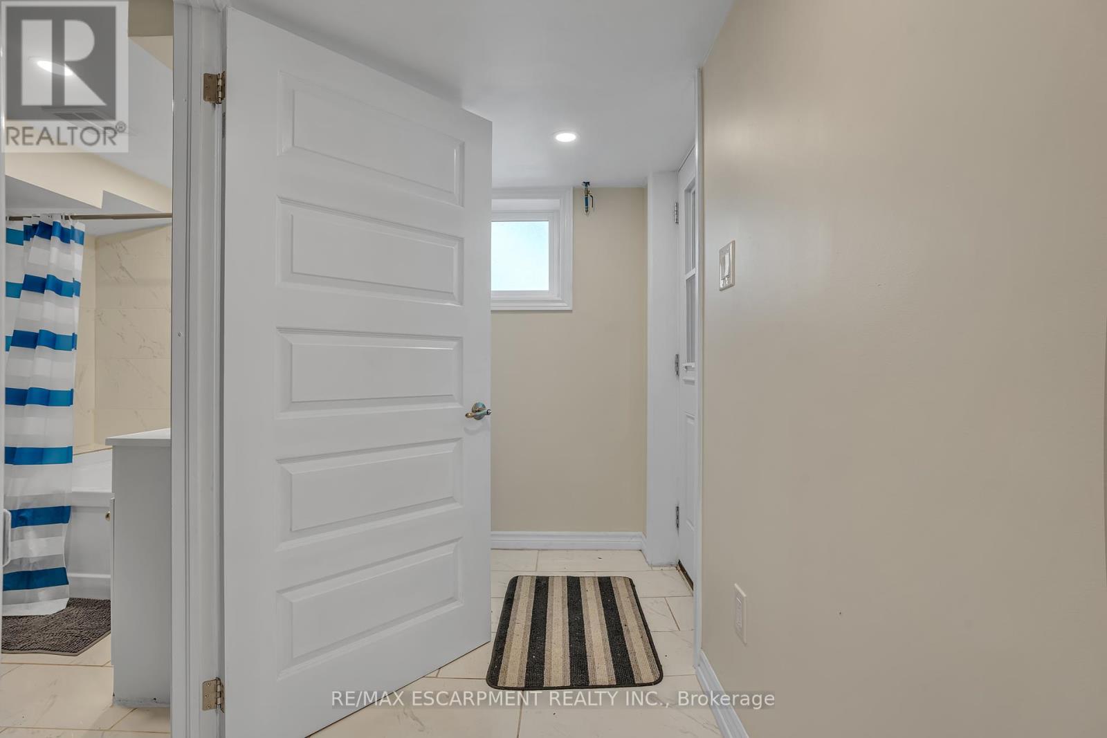 Photo 11 of 38 Eastvale Place, Hamilton ON