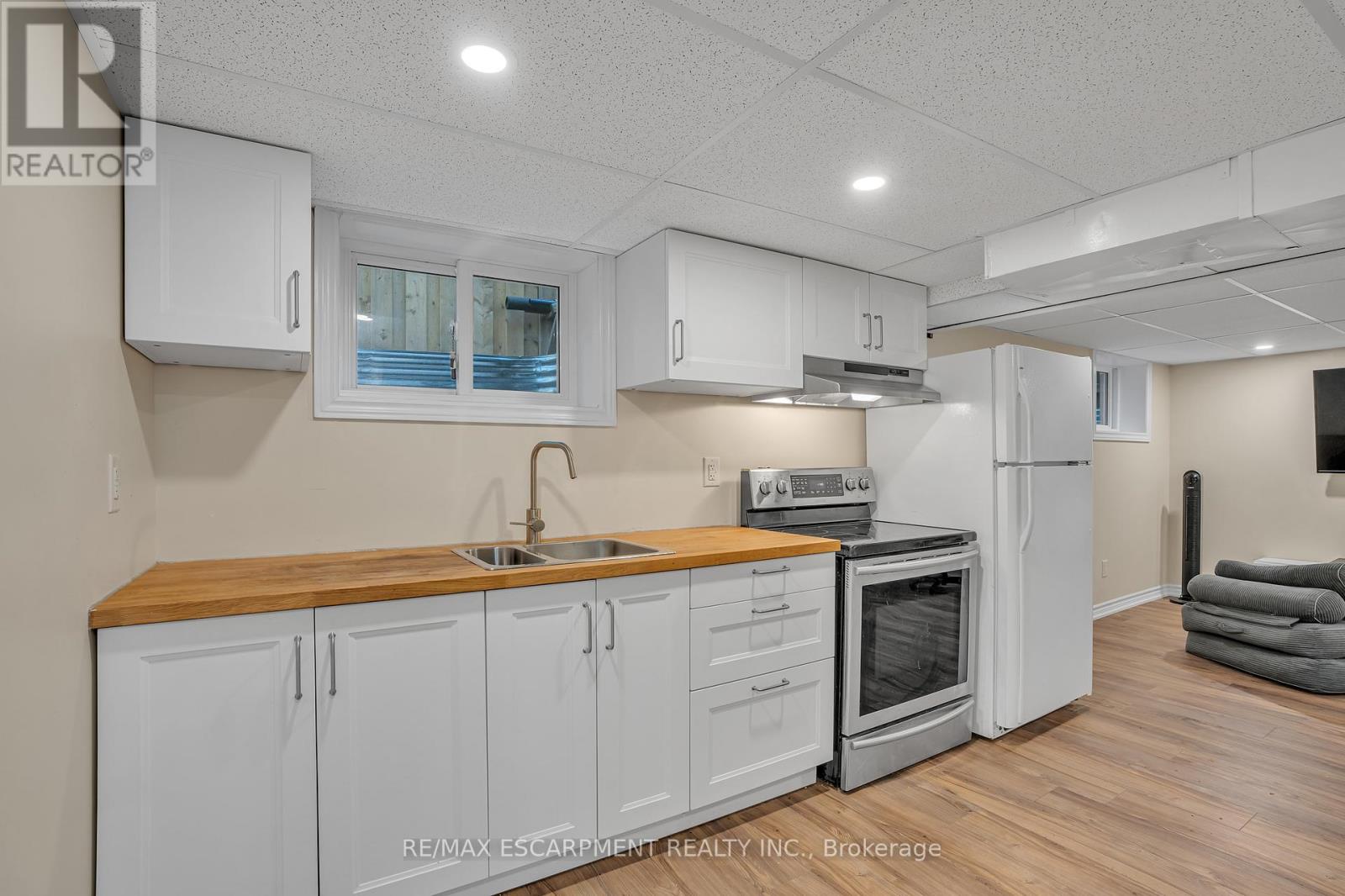 Photo 24 of 38 Eastvale Place, Hamilton ON