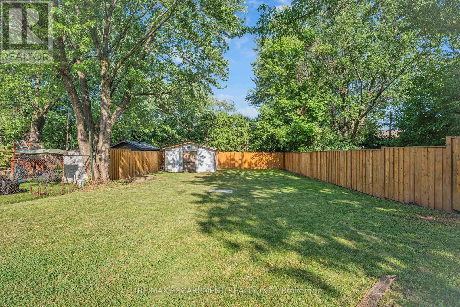 Photo 35 of 38 Eastvale Place, Hamilton ON