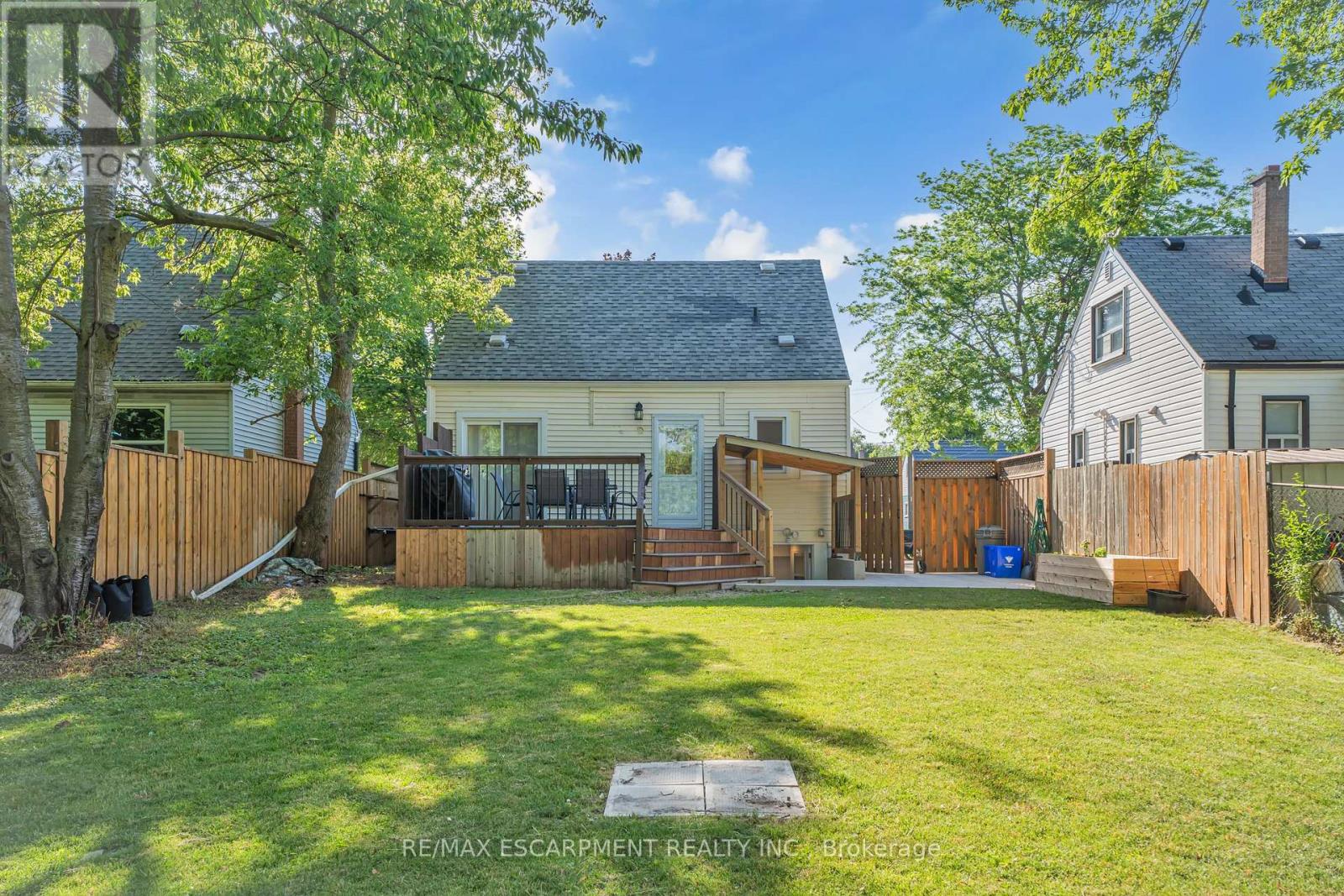 Photo 5 of 38 Eastvale Place, Hamilton ON