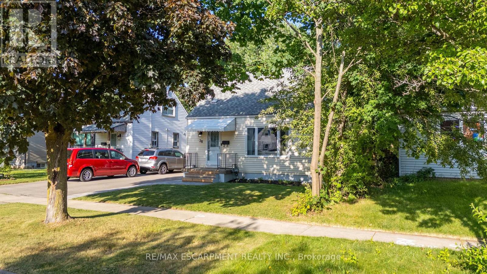 Photo 32 of 38 Eastvale Place, Hamilton ON