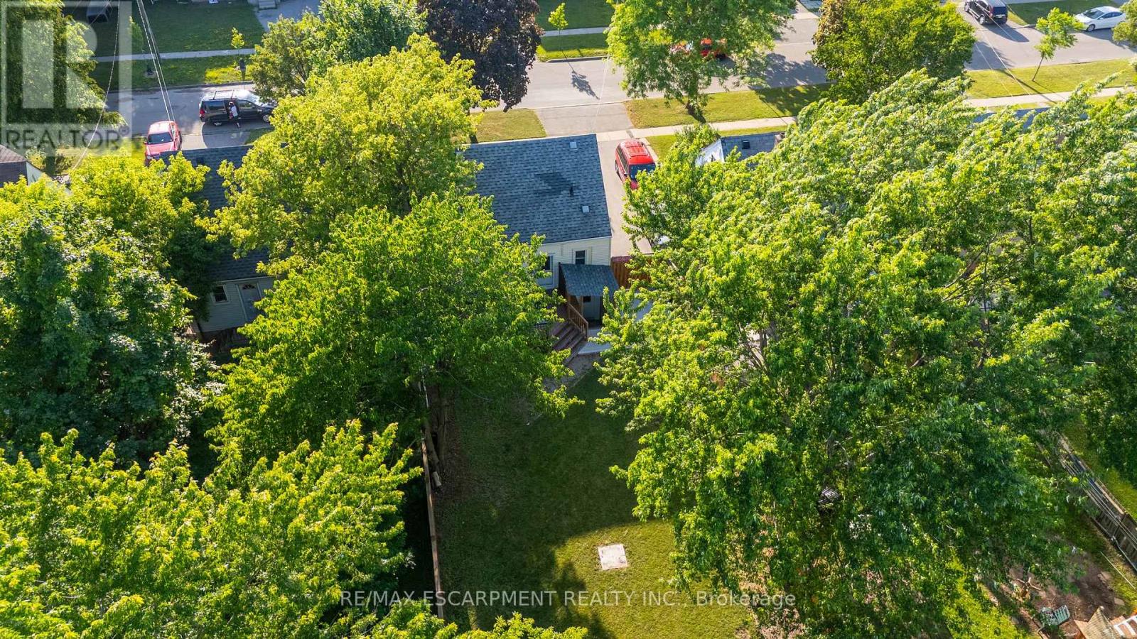 Photo 20 of 38 Eastvale Place, Hamilton ON