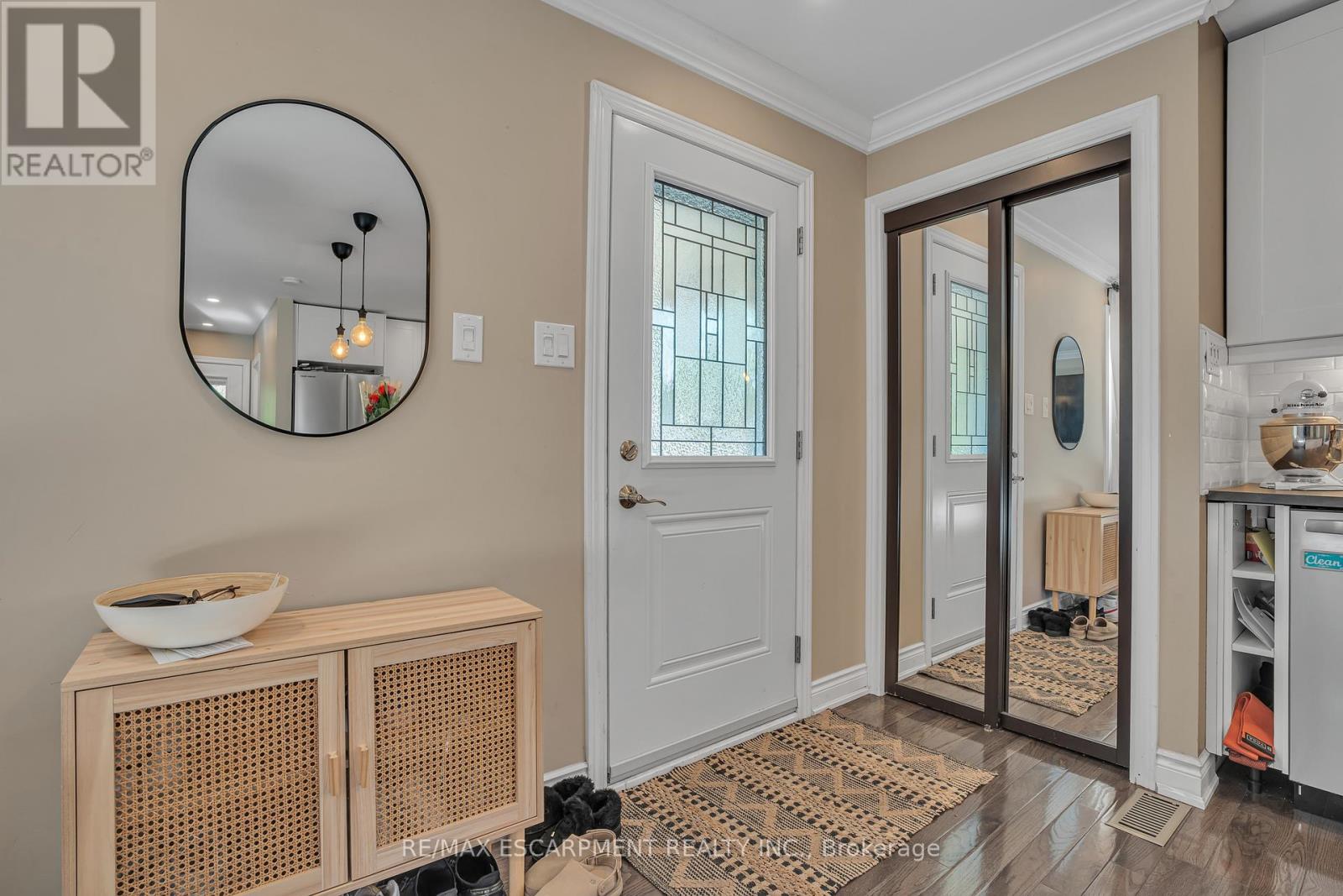Photo 16 of 38 Eastvale Place, Hamilton ON