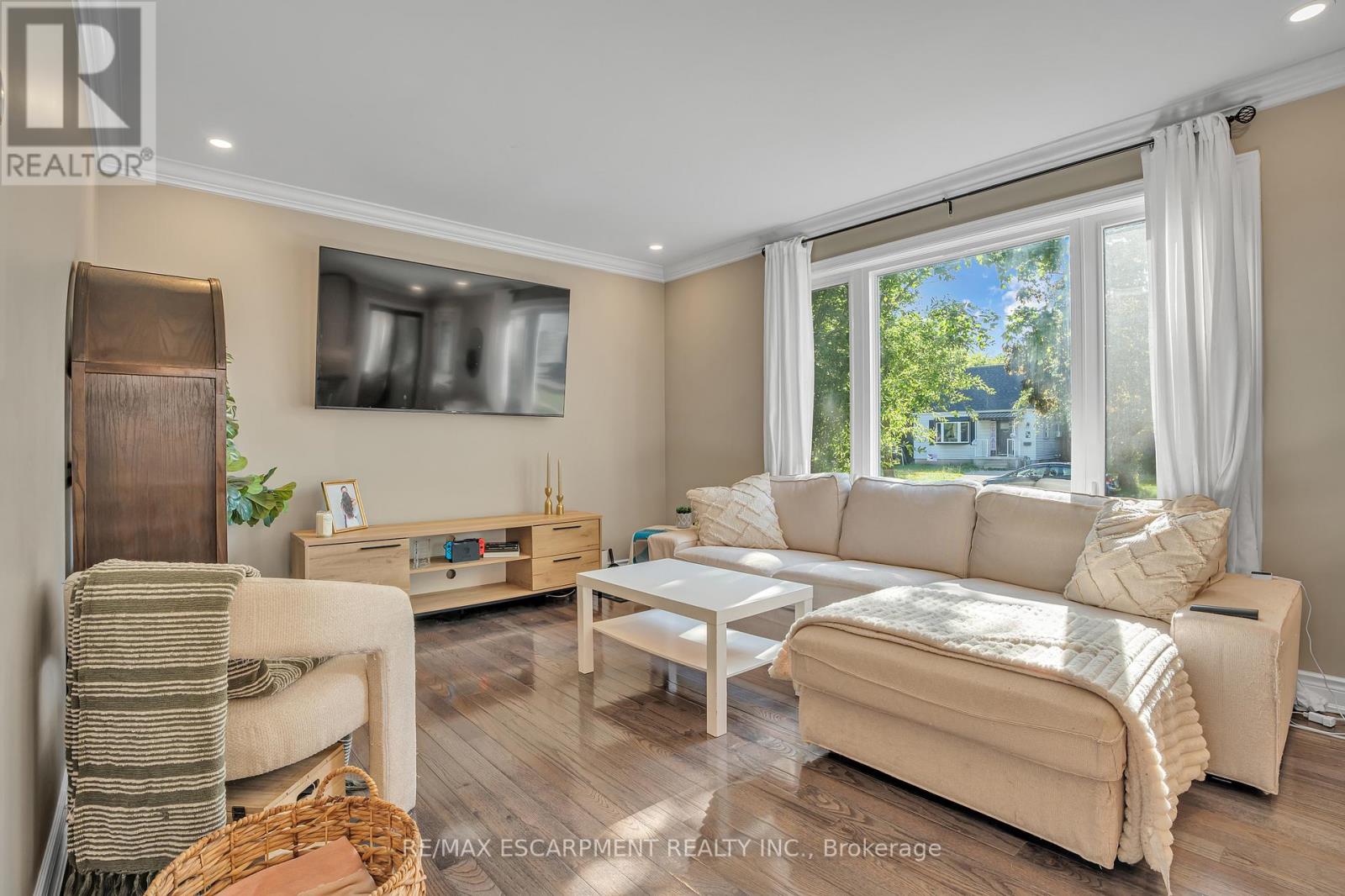Photo 10 of 38 Eastvale Place, Hamilton ON
