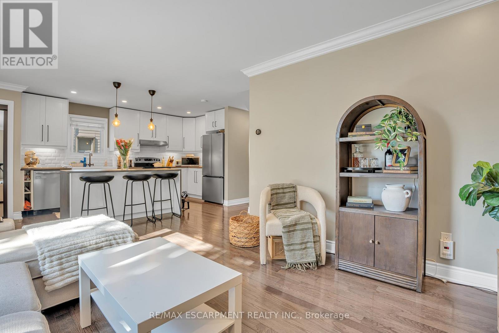 Photo 14 of 38 Eastvale Place, Hamilton ON