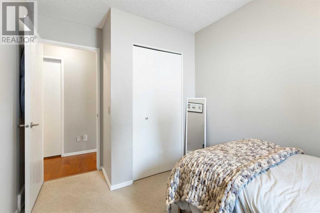 Single Family House Bi-level for Sale in  Sandstone Place NW Sandstone Valley Calgary 