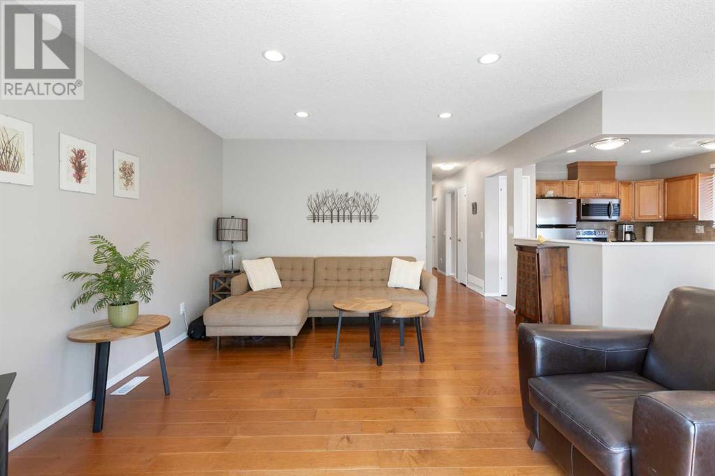 Single Family House Bi-level for Sale in  Sandstone Place NW Sandstone Valley Calgary 