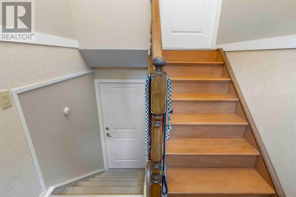 Single Family House Bi-level for Sale in  Sandstone Place NW Sandstone Valley Calgary 
