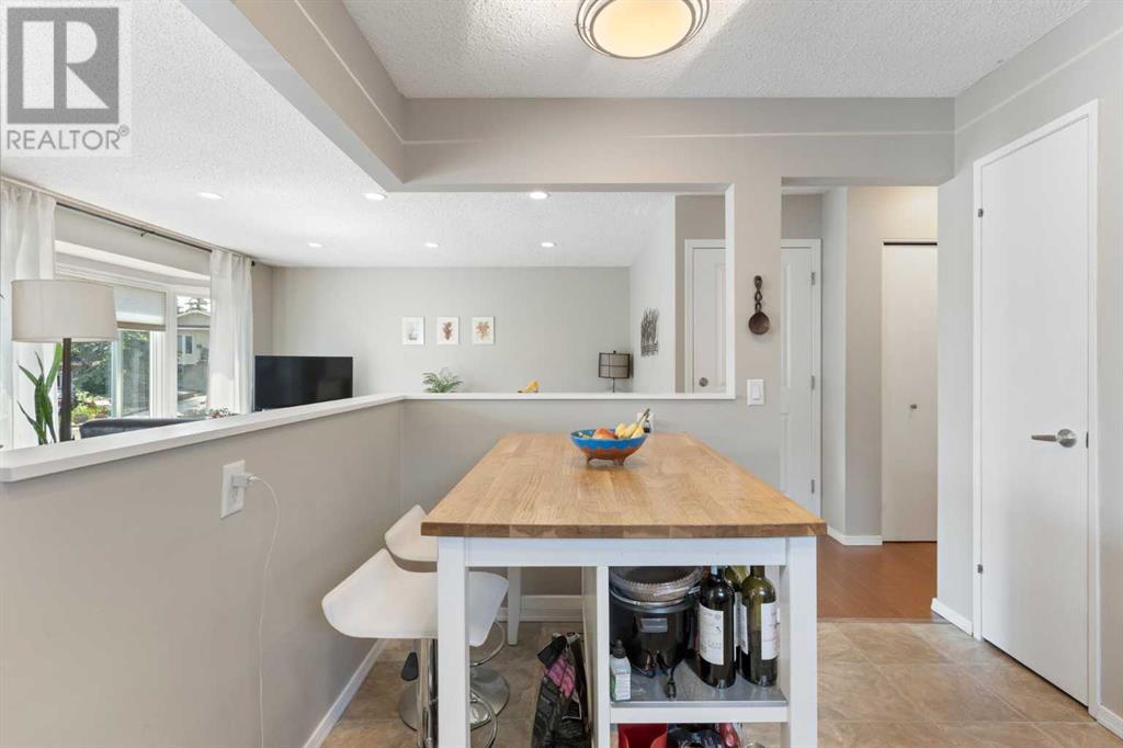 Single Family House Bi-level for Sale in  Sandstone Place NW Sandstone Valley Calgary 
