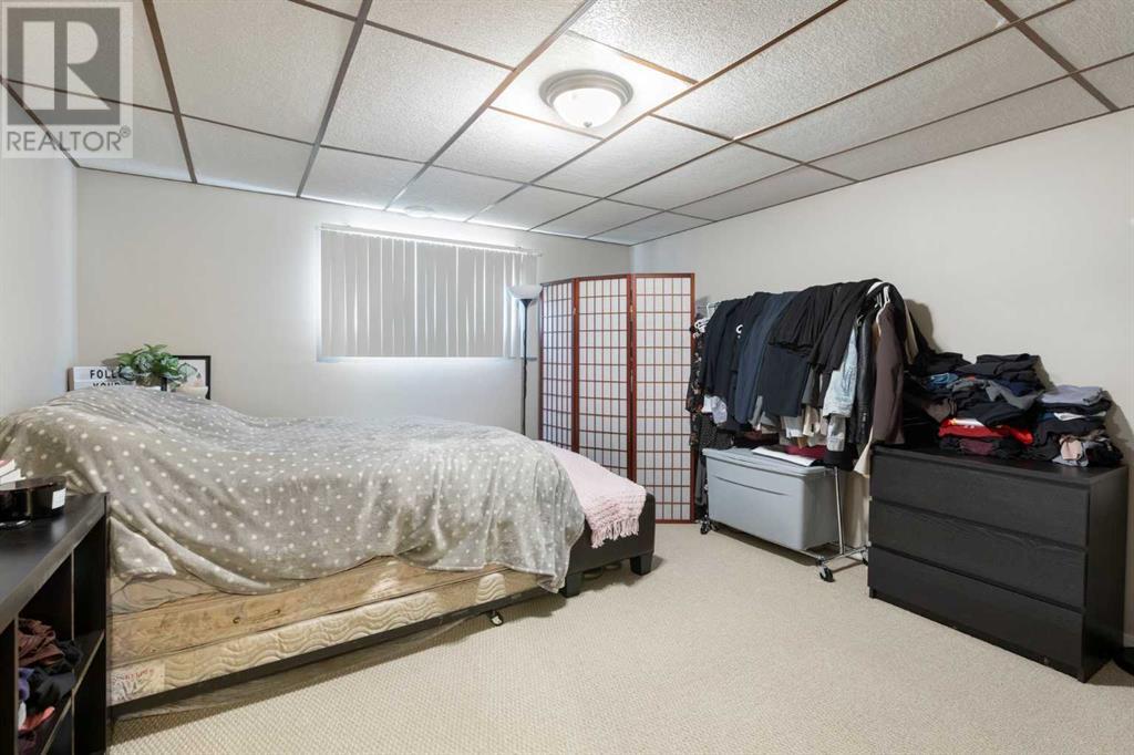Single Family House Bi-level for Sale in  Sandstone Place NW Sandstone Valley Calgary 
